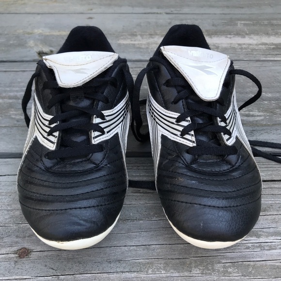 Diadora Veneto Kid’s Soccer Cleats - Picture 2 of 8
